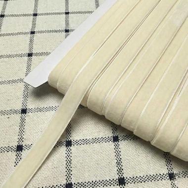 Лента бархатная 1см Молочный